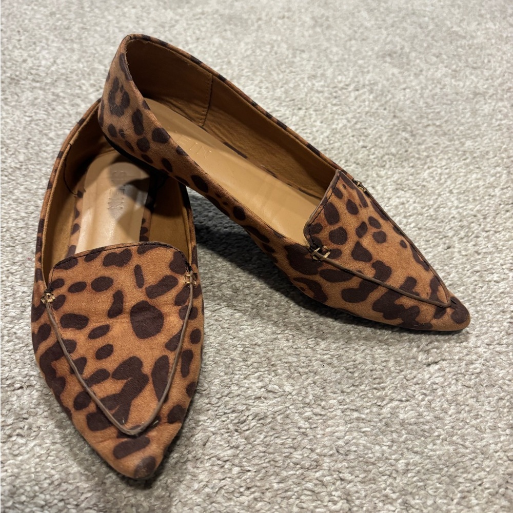Pointy toe leopard flats